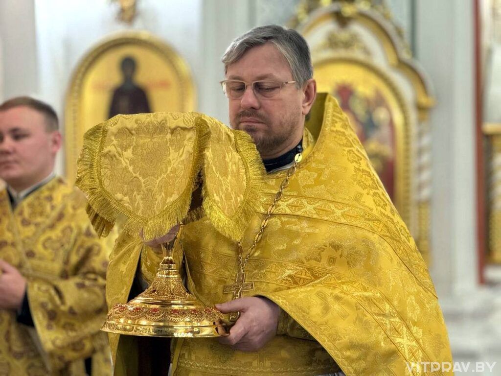 В Неделю 28-ю по Пятидесятнице епископ Евсевий возглавил Литургию в Успенском кафедральном соборе Витебска