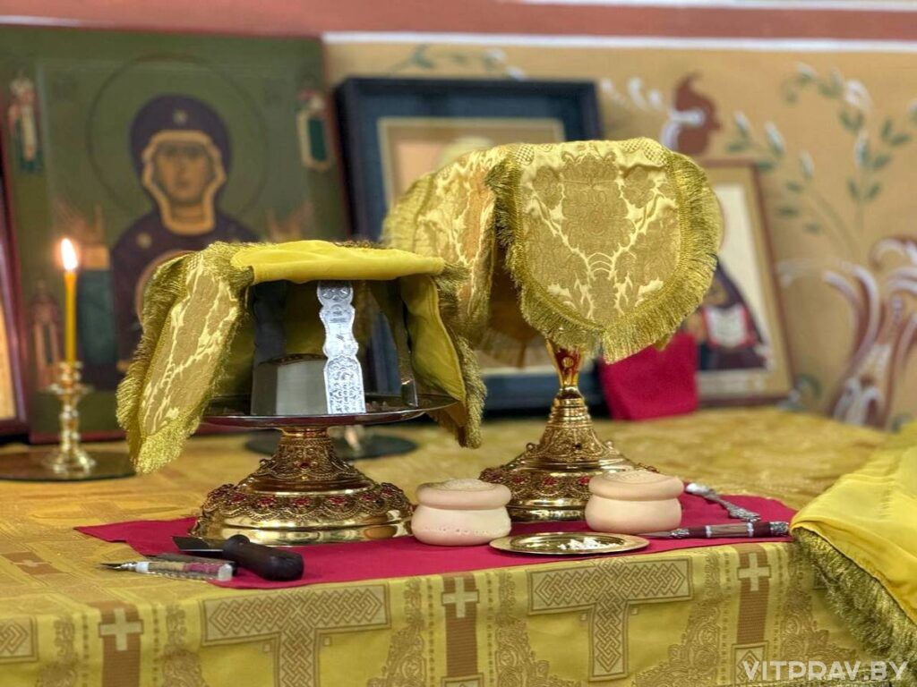 В Неделю 28-ю по Пятидесятнице епископ Евсевий возглавил Литургию в Успенском кафедральном соборе Витебска