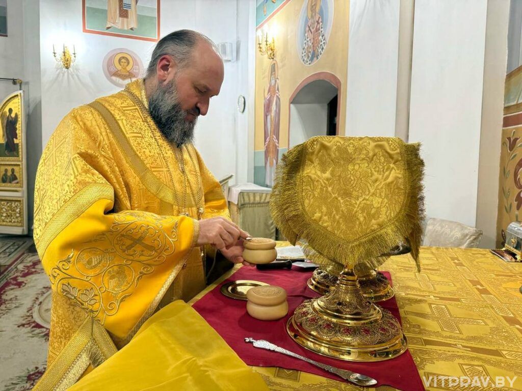 В Неделю 28-ю по Пятидесятнице епископ Евсевий возглавил Литургию в Успенском кафедральном соборе Витебска