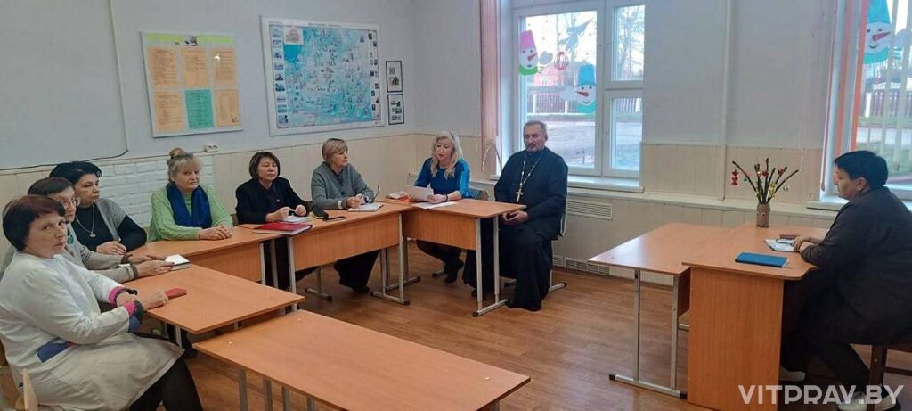 Иерей Иоанн Вабищевич принял участие в заседании совета профилактики в Старолядненской базовой школе