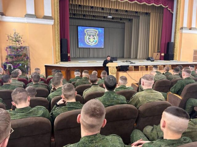 В праздник Рождества Христова иерей Сергий Шишков посетил военную часть 71327