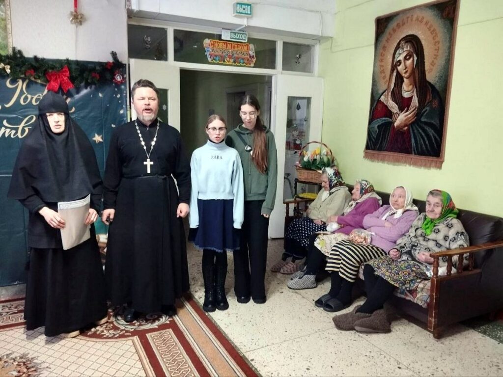 Сестры Свято-Покровского монастыря Толочина провели Рождественскую акцию