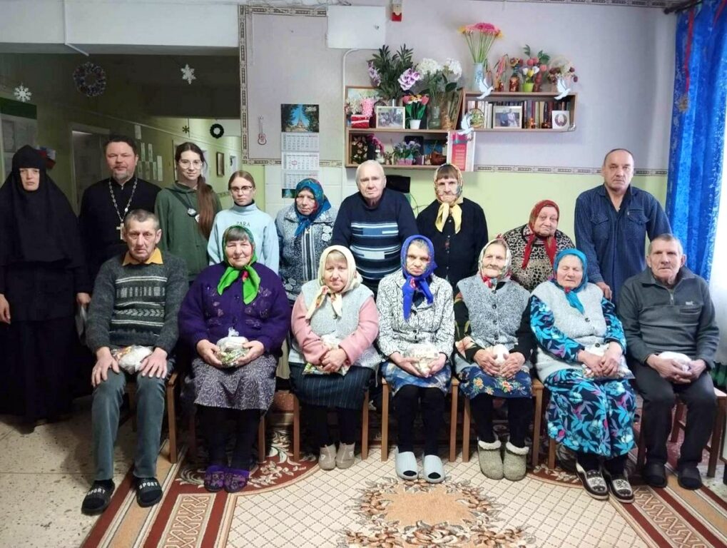 Сестры Свято-Покровского монастыря Толочина провели Рождественскую акцию