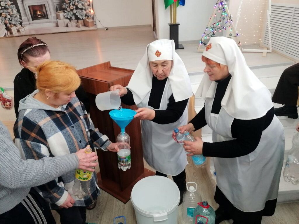 Иерей Димитрий Новосёлов посетил Оршанский социальный пансионат "Счастливое долголетие"
