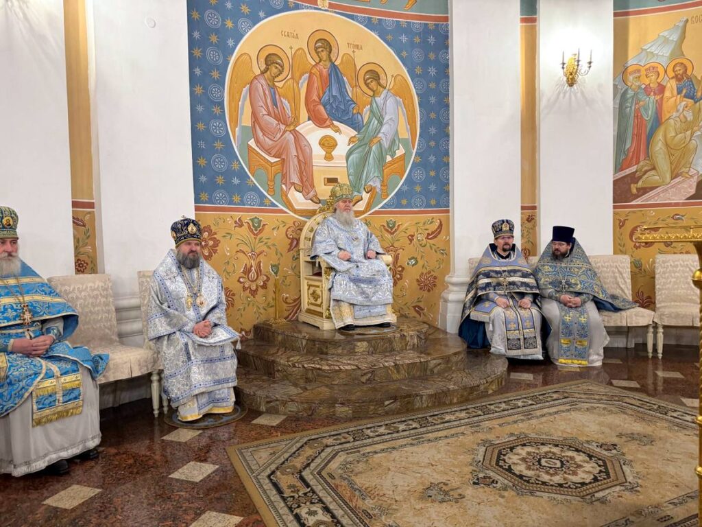 В праздник Сретения Господа Бога и Спаса нашего Иисуса Христа архиепископ Димитрий возглавил Литургию в Успенском кафедральном соборе Витебска