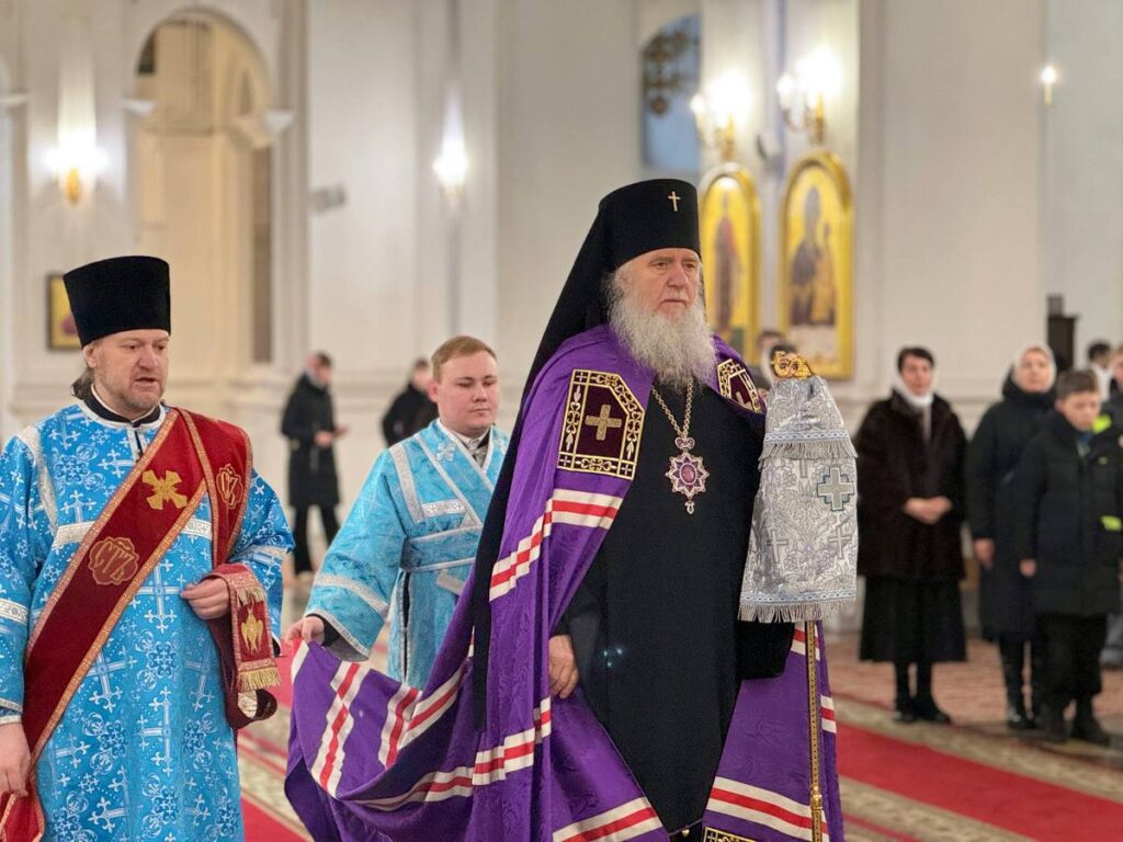 В праздник Сретения Господа Бога и Спаса нашего Иисуса Христа архиепископ Димитрий возглавил Литургию в Успенском кафедральном соборе Витебска