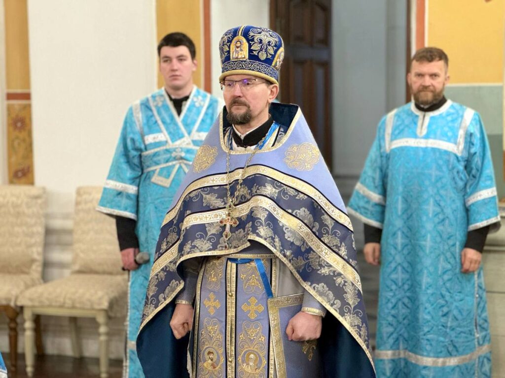 В праздник Сретения Господа Бога и Спаса нашего Иисуса Христа архиепископ Димитрий возглавил Литургию в Успенском кафедральном соборе Витебска