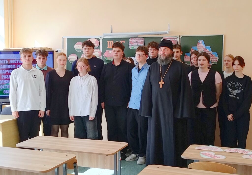 Иерей Олег Лагуновский посетил Смольянскую среднюю школу Оршанского района