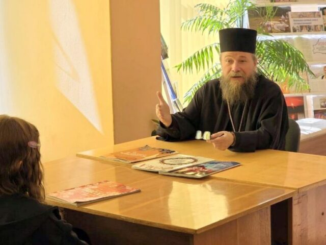 Игумен Нил (Подобед) провел беседу для девятиклассников «Дорогой добра и веры»