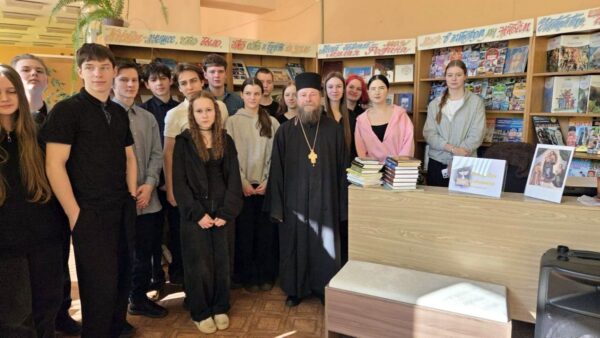 Игумен Нил (Подобед) провел беседу для девятиклассников «Дорогой добра и веры» 