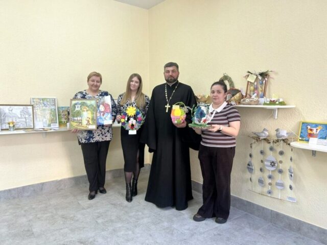 В Лепельском районном центре детей и молодежи прошел районный этап конкурса пасхальных поделок «Великодная мозаика»