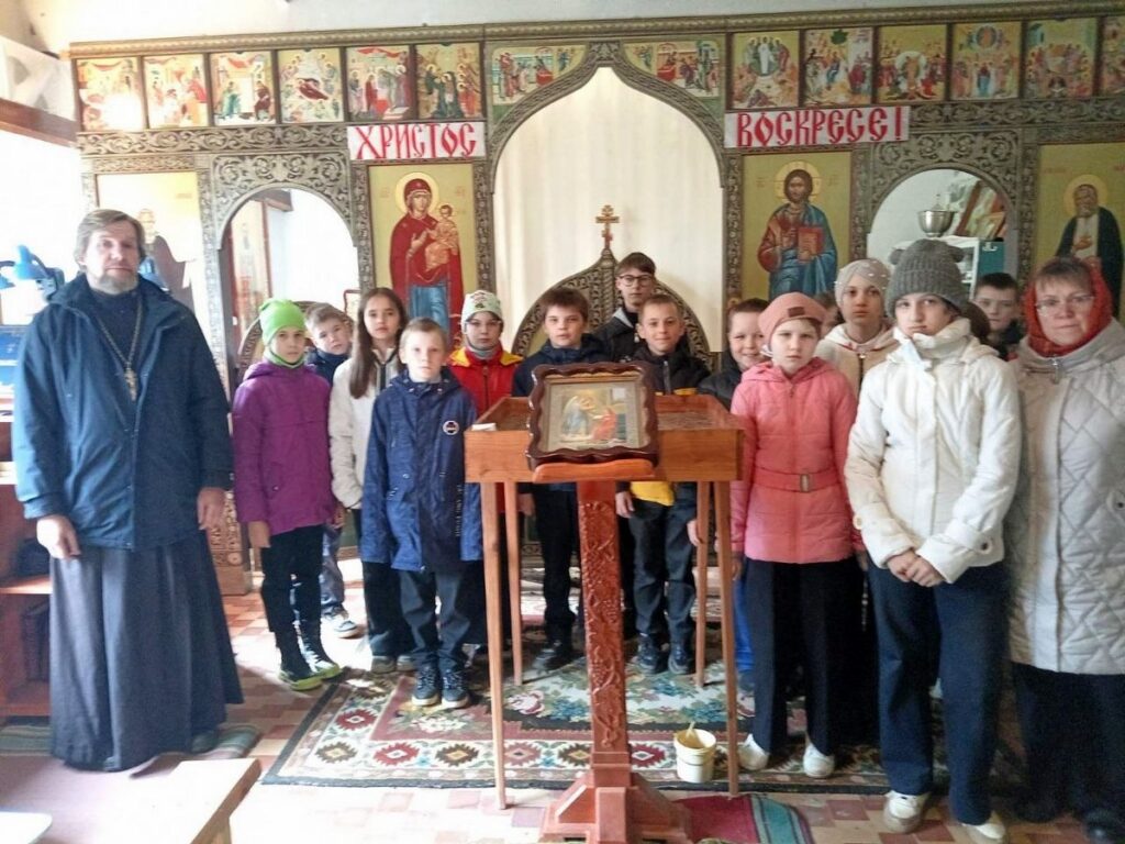 Иерей Вячеслав Зайцев провел урок духовности в Пальминской средней школе