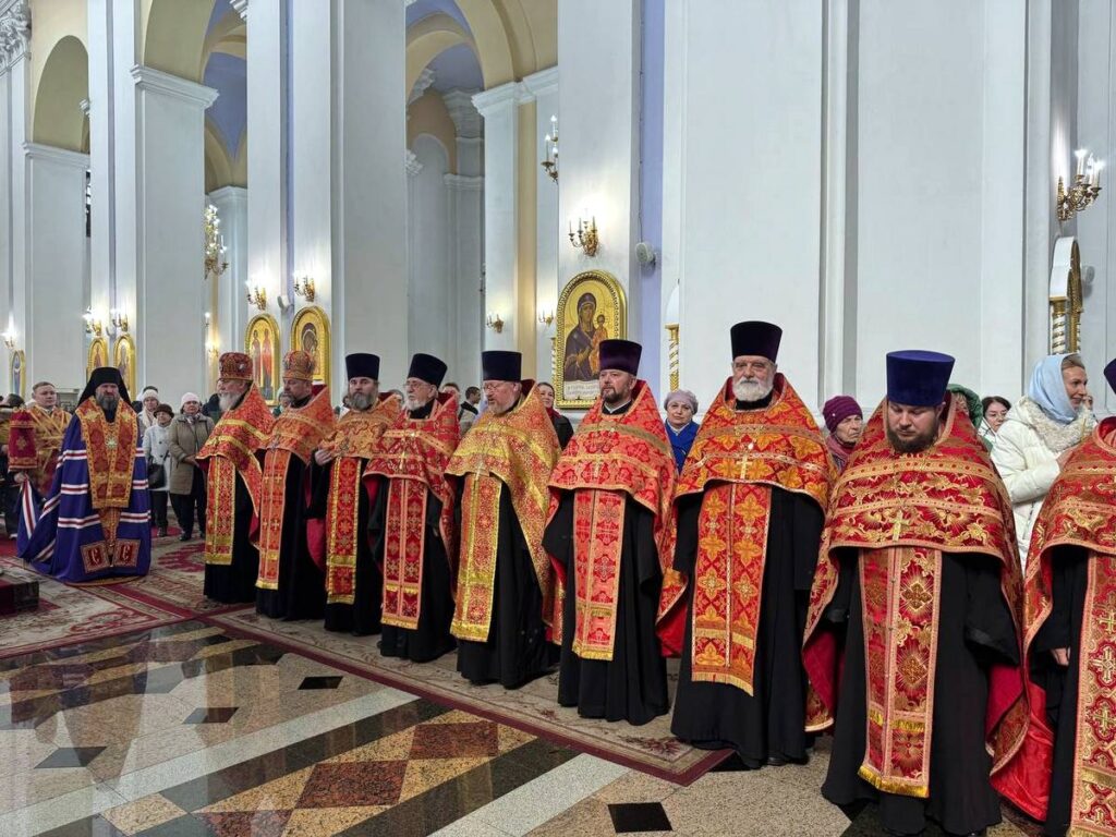 В праздник Светлого Христова Воскресения архиепископ Димитрий возглавил Пасхальный молебен в Свято-Успенском кафедральном соборе Витебска
