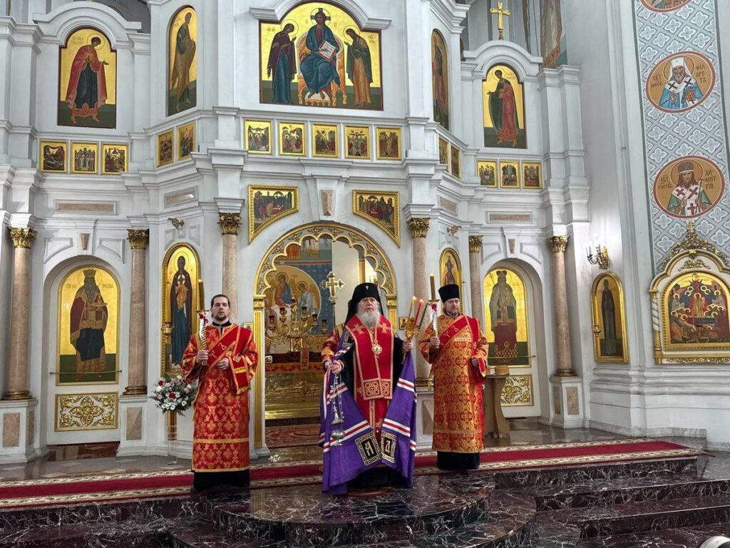 В праздник Светлого Христова Воскресения архиепископ Димитрий возглавил Пасхальный молебен в Свято-Успенском кафедральном соборе Витебска