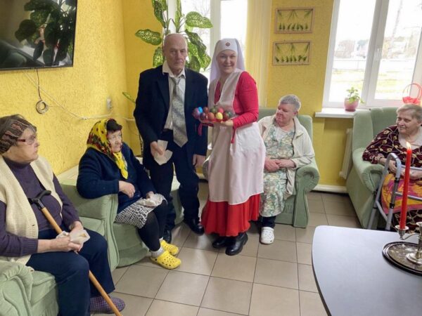 Сестры милосердия храма Рождества Христова Орши посетили Оршанский социальный пансионат "Счастливое долголетие"