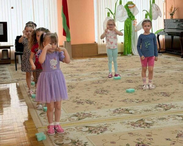 Иерей Георгий Слезник посетил Пасхальный праздник в детском саду № 3 Новолукомля