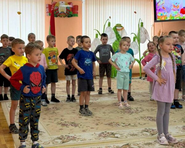 Иерей Георгий Слезник посетил Пасхальный праздник в детском саду № 3 Новолукомля