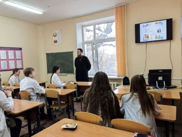 Иерей Георгий Совецкий встретился со студентами Витебского государственного медицинского колледжа