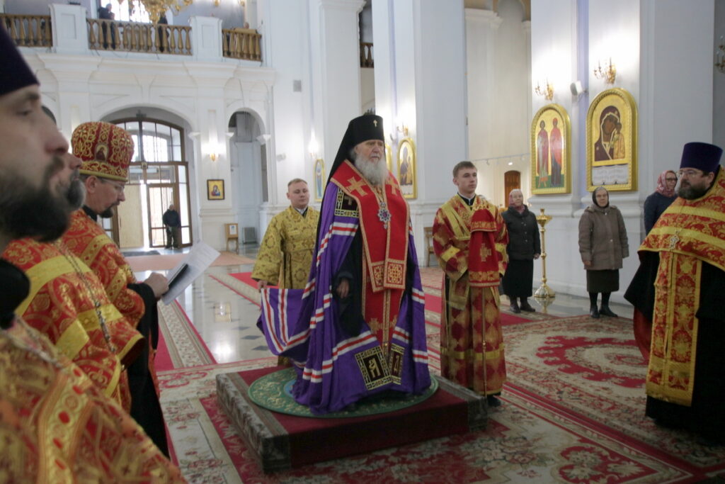 Архиепископ Димитрий принял участие в праздничных мероприятиях в День Победы