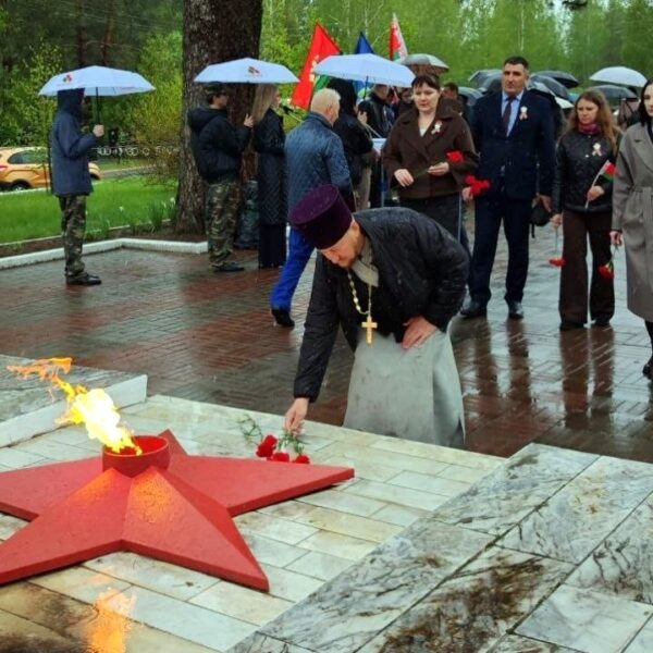 Протоиерей Владимир Кожановский принял участие в митинге на братской могиле в д. Старые Лавки