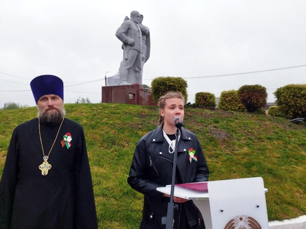 Протоиерей Александр Лазуко принял участие в митинге, посвящённом Дню Победы
