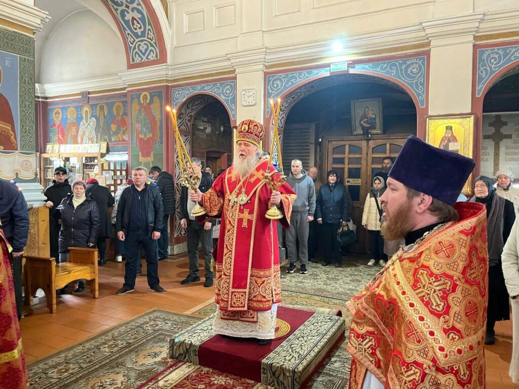 В Неделю 5-ю по Пасхе архиепископ Димитрий возглавил Литургию в Покровском кафедральном соборе Витебска