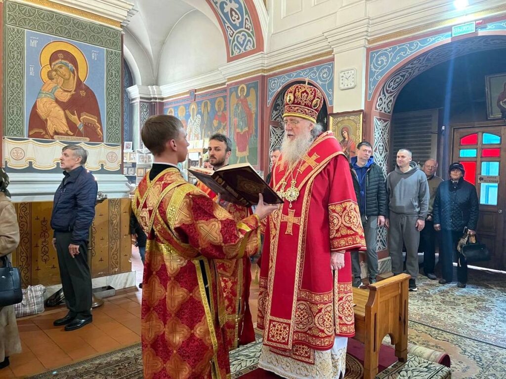 В Неделю 5-ю по Пасхе архиепископ Димитрий возглавил Литургию в Покровском кафедральном соборе Витебска