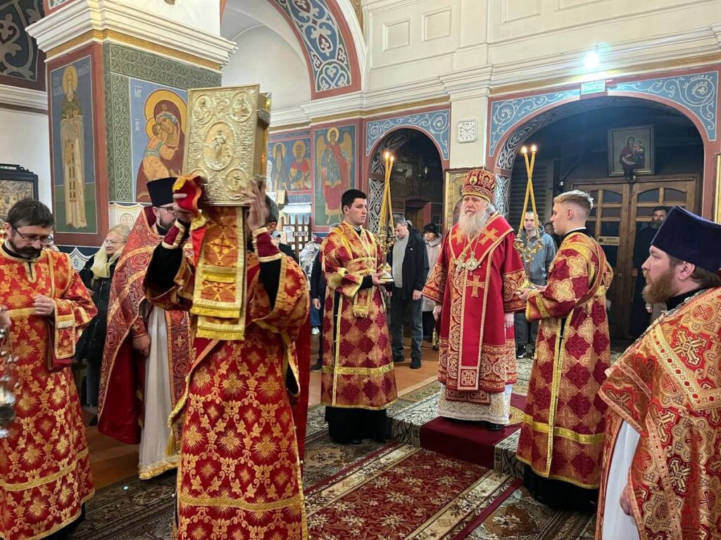В Неделю 5-ю по Пасхе архиепископ Димитрий возглавил Литургию в Покровском кафедральном соборе Витебска