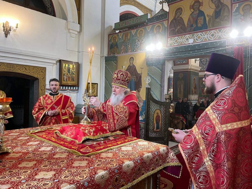 В Неделю 5-ю по Пасхе архиепископ Димитрий возглавил Литургию в Покровском кафедральном соборе Витебска