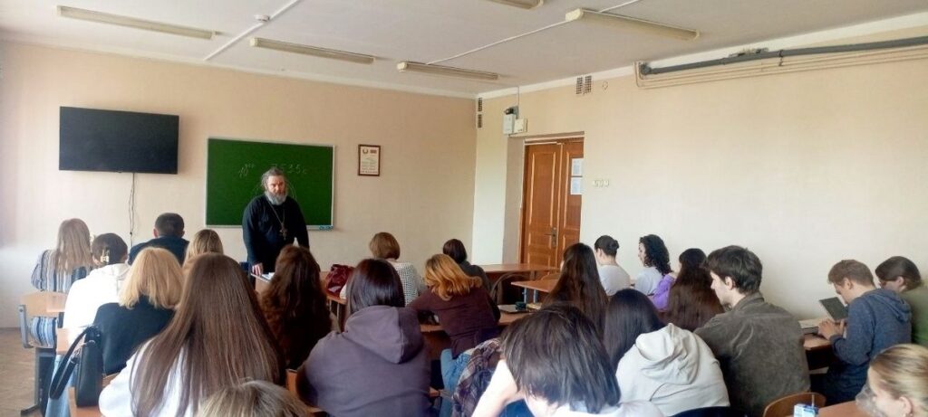 Протоиерей Сергий Захаров поговорил со студентами медуниверситета о вреде сквернословия