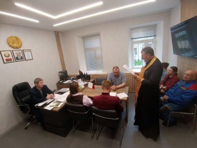Иерей Тит Каклашвили побеседовал о сквернословии с сотрудниками организации "Водоканал"