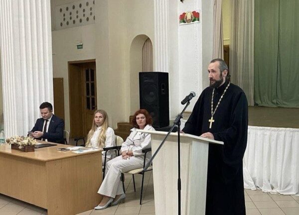 Иерей Сергий Помещиков принял участие в диалоговой площадке «Роль семьи в профилактике противоправного поведения подростков»