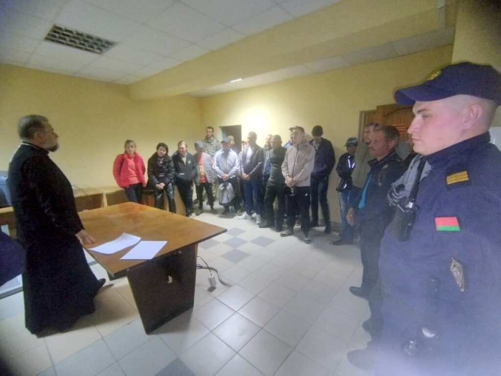 Протоиерей Николай Волочкович пообщался с лицами, состоящими на учете в РОВД