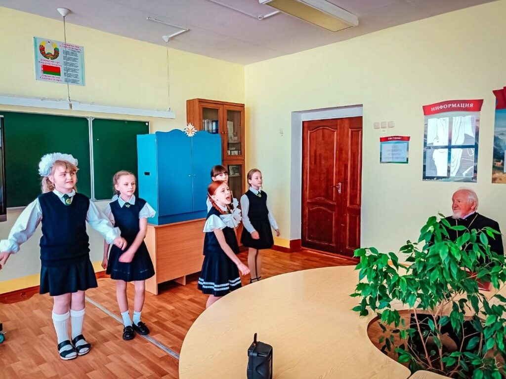 Протоиерей Владимир Коледа провел духовно-просветительскую встречу "Секреты доброго сердца" с приемными родителями и опекунами