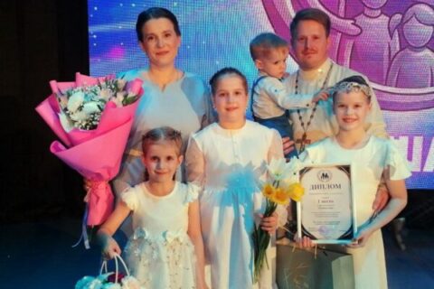 Семья иерея Олега Семенько заняла I место в конкурсе "Семья года"
