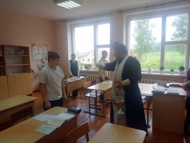 Иерей Сергий Шишков посетил Слободскую базовую школу