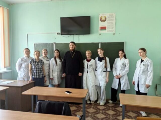 Иерей Георгий Совецкий встретился с студентами Витебского государственного медицинского колледжа