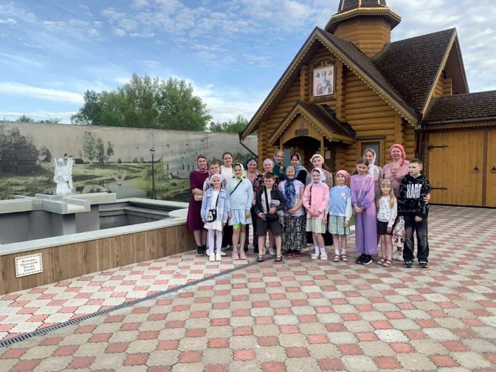 В воскресной школе храма священномученика Владимира Новолукомля прошла паломническая поездка в Могилев