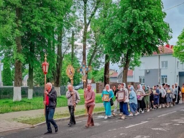В Чашниках состоялся крестный ход в день памяти святителя Николая Чудотворца