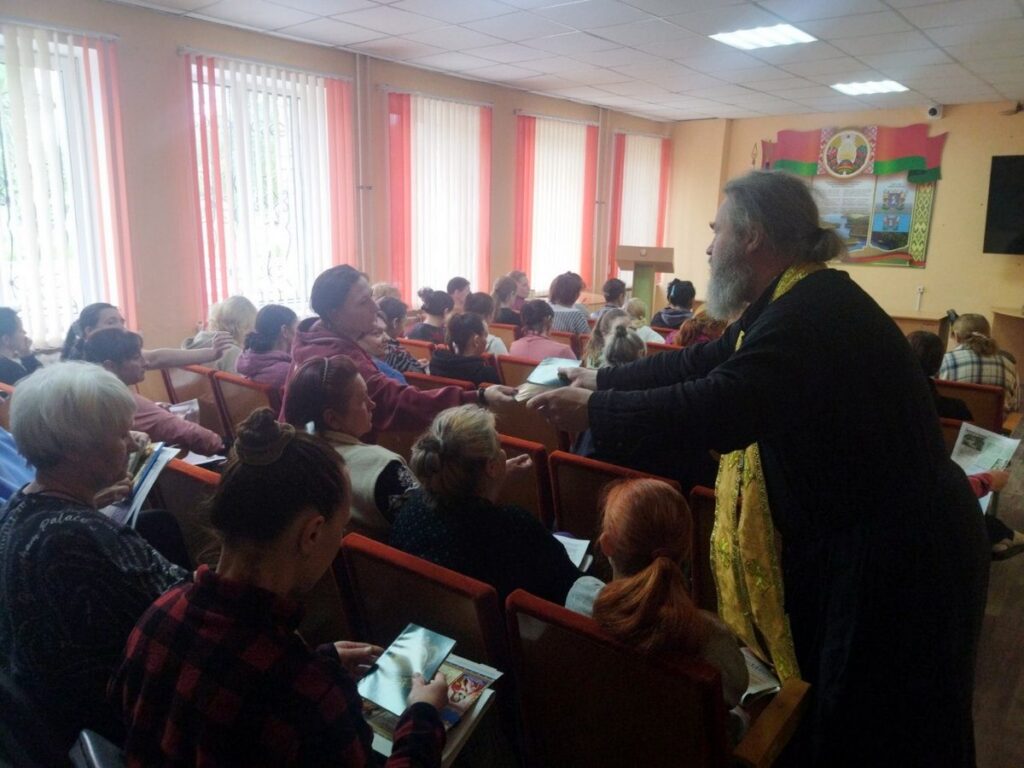 Протоиерей Сергий Захаров совершил панихиду в ИУОТ-10