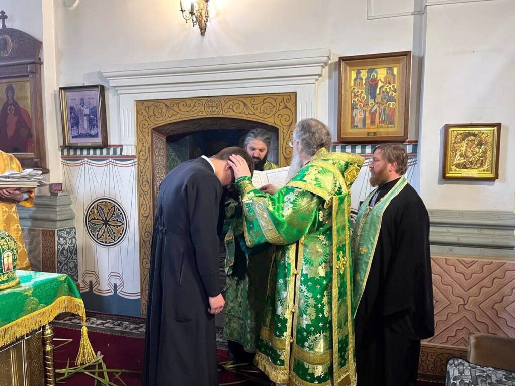В канун Дня Святой Пятидесятницы архиепископ Димитрий возглавил всенощное бдение в Покровском кафедральном соборе Витебска