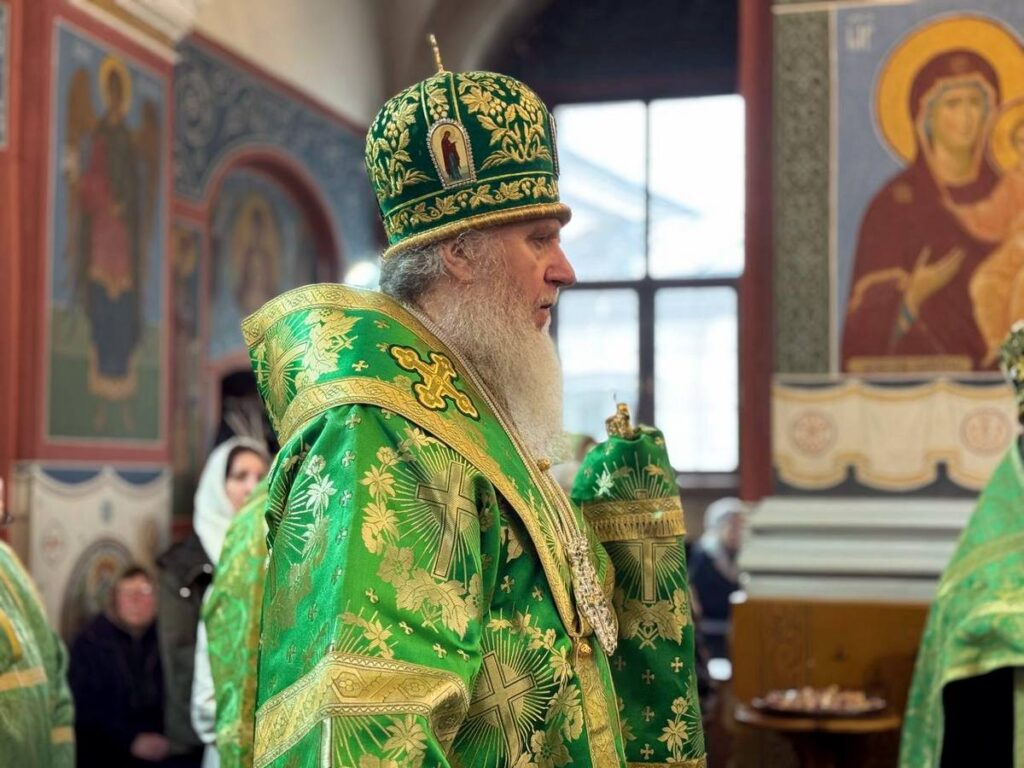 В канун Дня Святой Пятидесятницы архиепископ Димитрий возглавил всенощное бдение в Покровском кафедральном соборе Витебска
