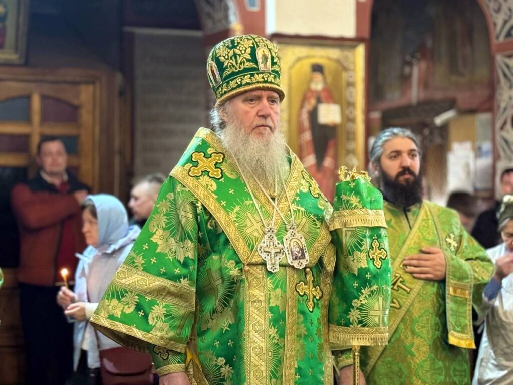 В канун Дня Святой Пятидесятницы архиепископ Димитрий возглавил всенощное бдение в Покровском кафедральном соборе Витебска