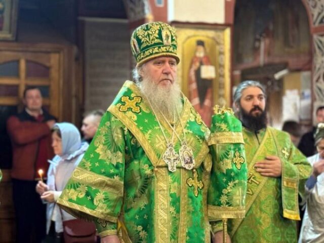 В канун Дня Святой Пятидесятницы архиепископ Димитрий возглавил всенощное бдение в Покровском кафедральном соборе Витебска