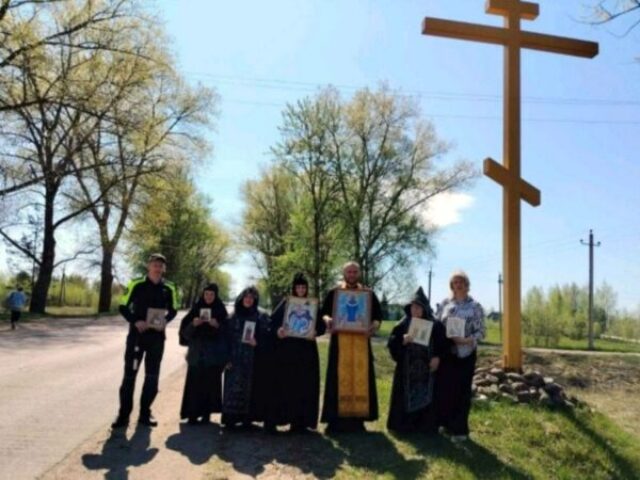 В Толочине прошел четырехчасовой автомобильный крестный ход
