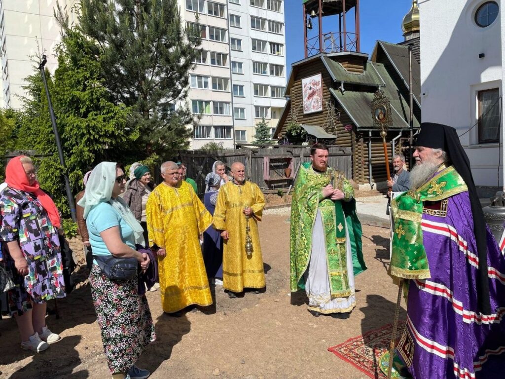 Архиепископ Витебский и Оршанский Димитрий освятил колокола в храме Рождества Христова Витебска