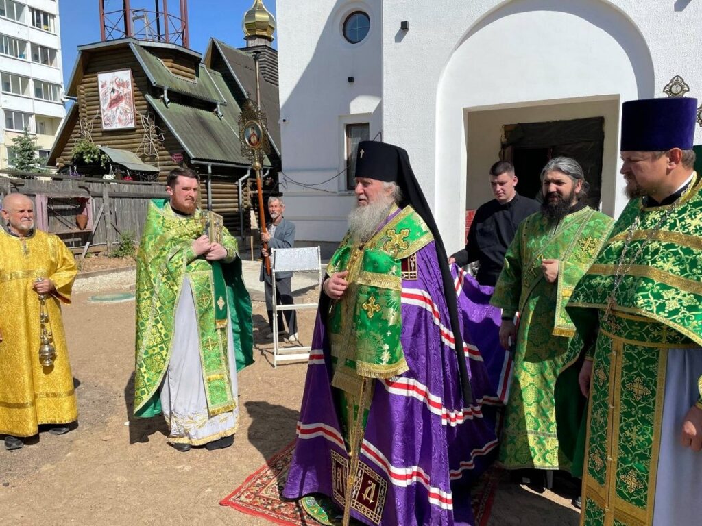 Архиепископ Витебский и Оршанский Димитрий освятил колокола в храме Рождества Христова Витебска