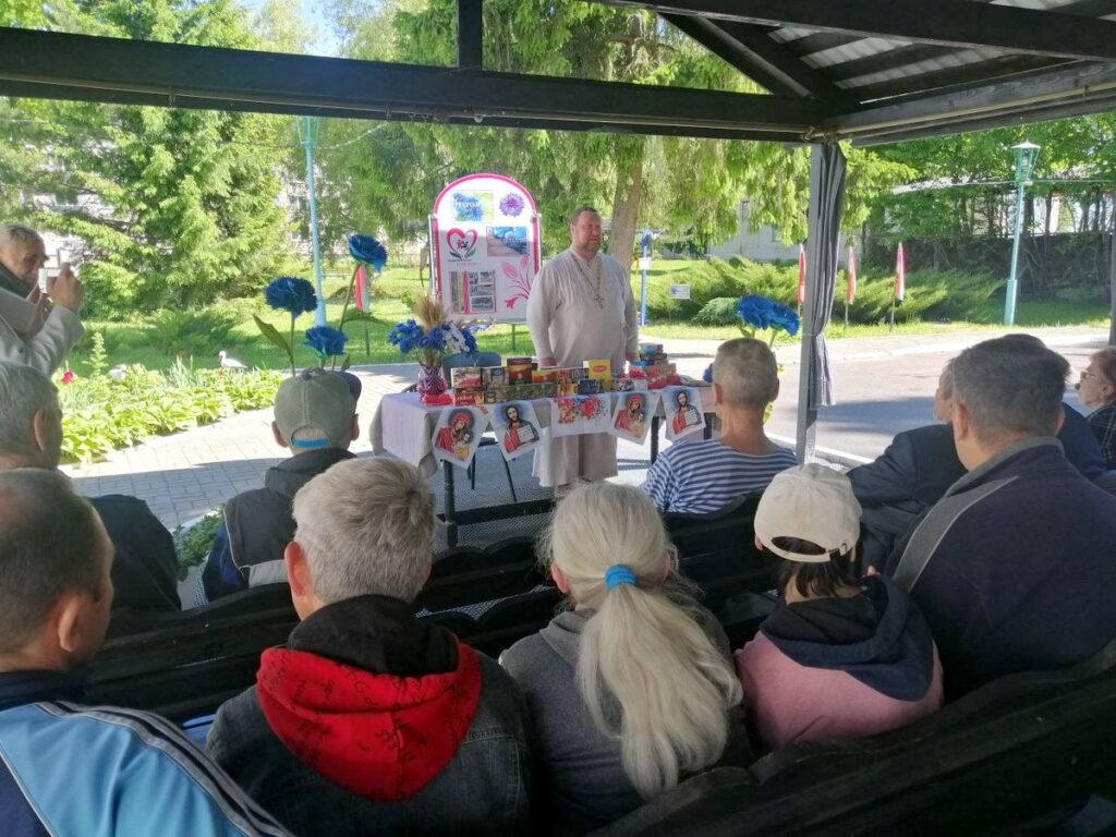 Протоиерей Сергий Воробьёв посетил Яковлевичский социальный пансионат «Домашний очаг»