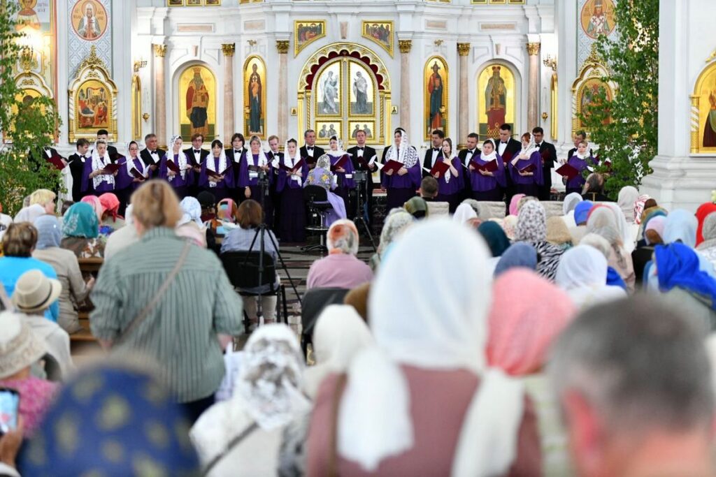 Оренбургский камерный хор выступил в Успенском кафедральном соборе Витебска в рамках празднования 220-летия Витебской духовной семинарии