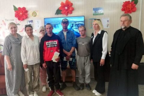 Протоиерей Николай Волочкович принял участие в мероприятии по профилактике зависимостей и семейного насилия в Сенненском ТЦСОН